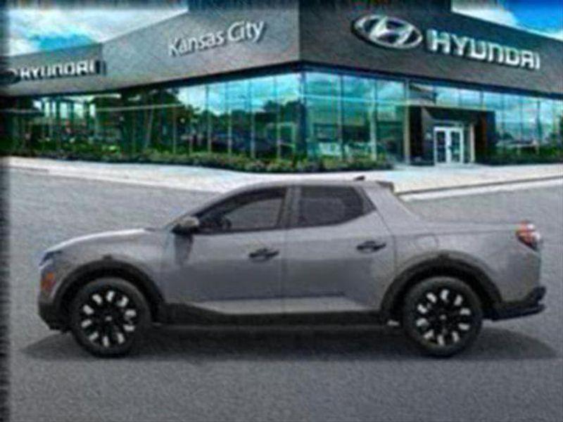 2025 Hyundai Santa Cruz SE photo 2