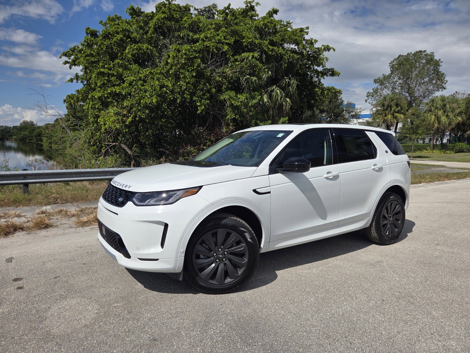 2025 Land Rover Discovery Sport S's photo