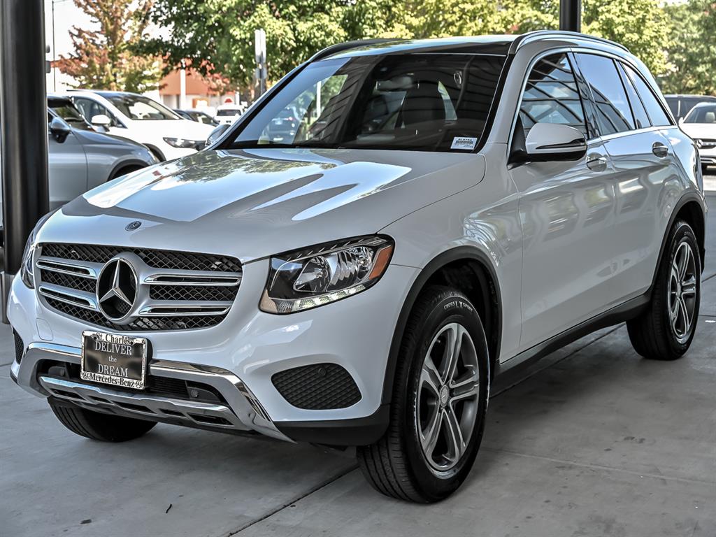 2017 Mercedes Benz GLC 300 4MATIC photo 2