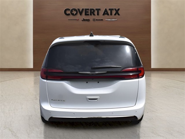 2025 Chrysler Pacifica photo 4