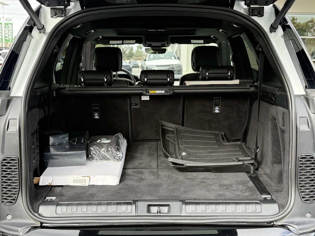 2023 Land Rover Discovery S R-Dynamic photo 10