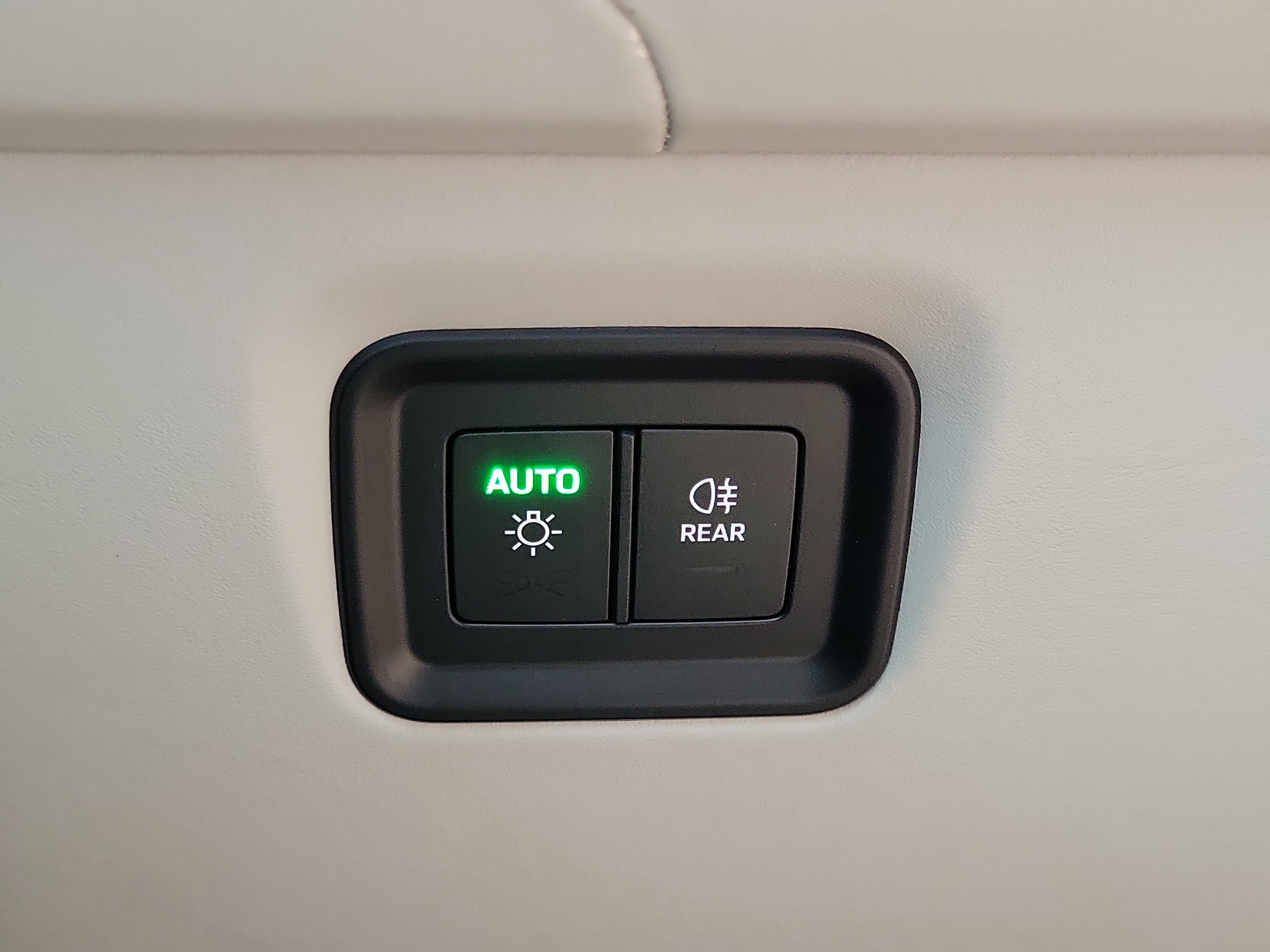 2024 Porsche Cayenne Base photo 5