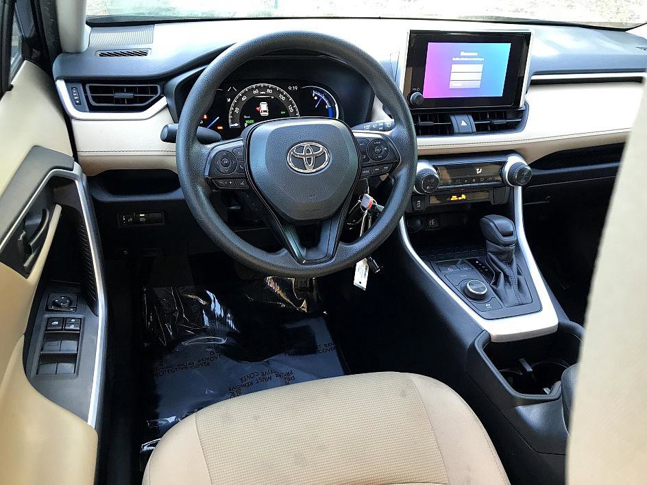 2024 Toyota RAV4 Hybrid LE photo 11