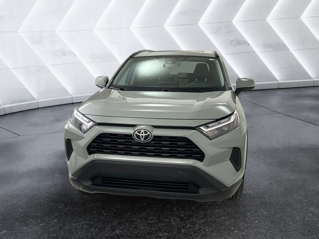 2023 Toyota RAV4 XLE photo 2