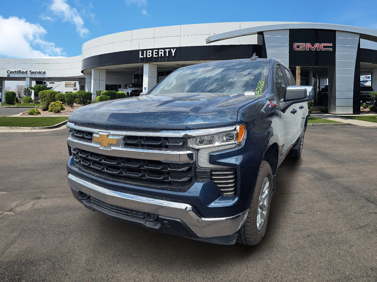 2022 Chevrolet Silverado 1500 LT photo 2