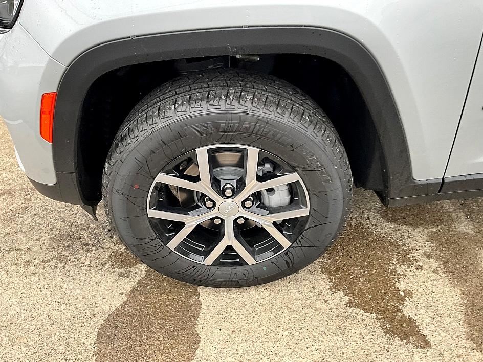 2025 Jeep Grand Cherokee Limited photo 11