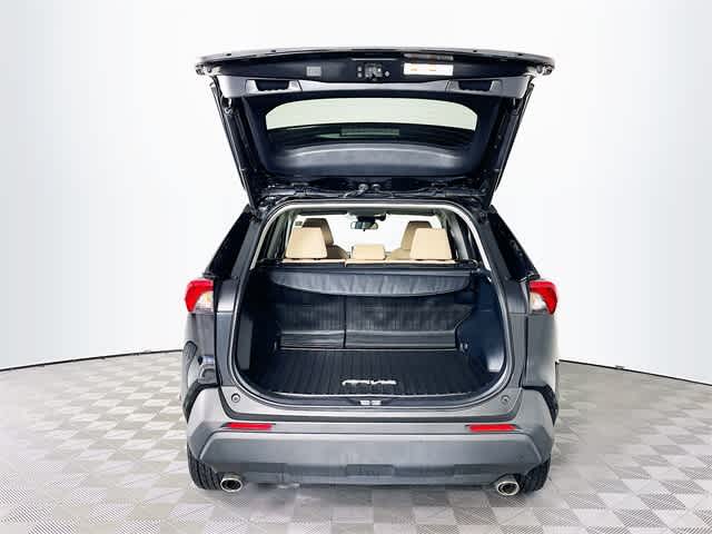 2022 Toyota RAV4 Hybrid XLE photo 27