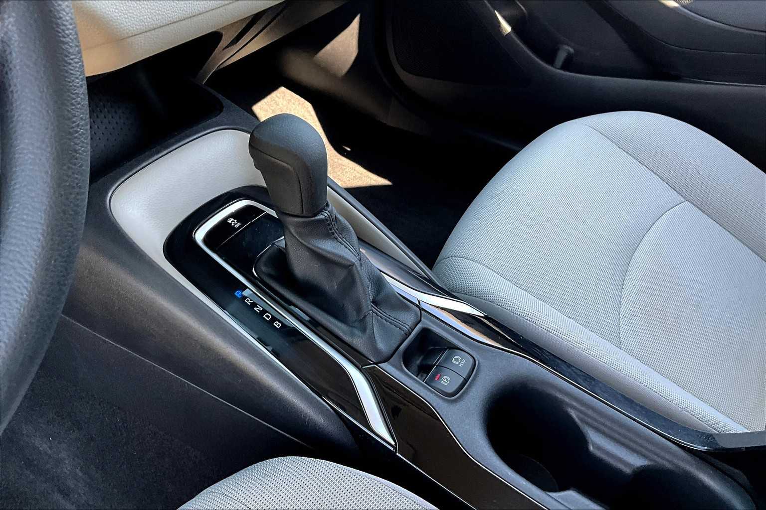 2022 Toyota Corolla LE photo 14