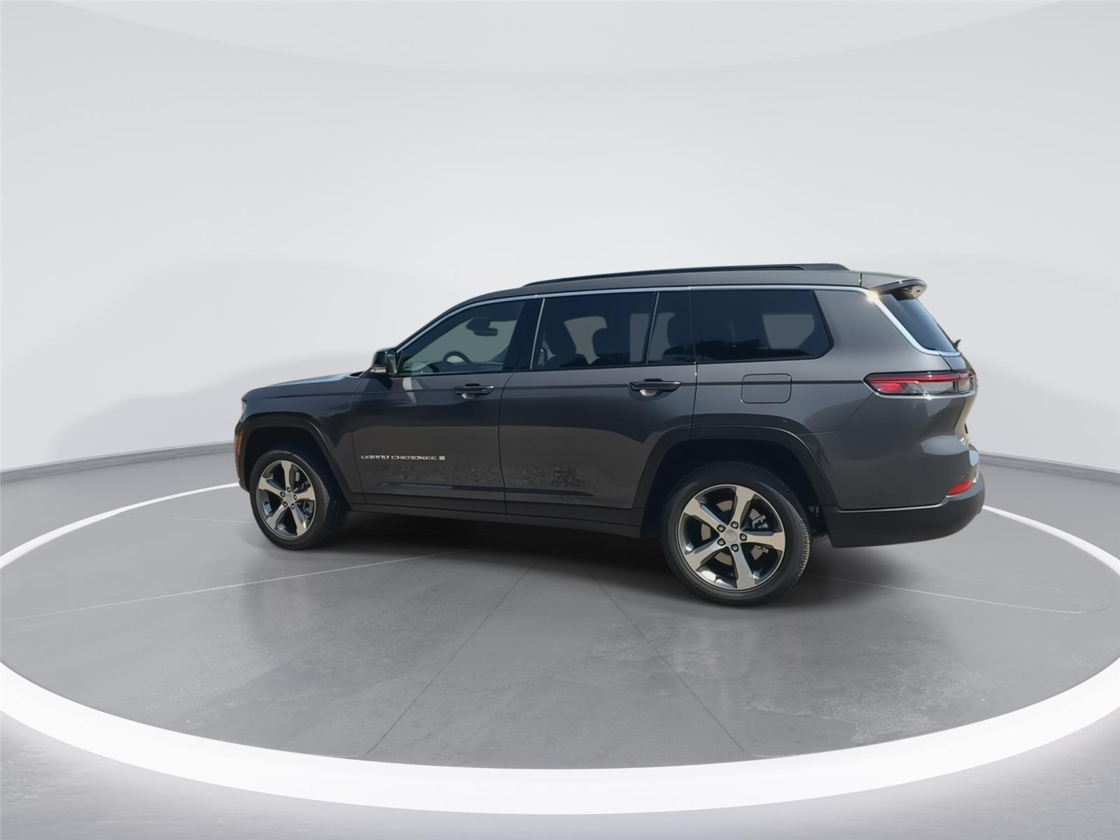 2025 Jeep Grand Cherokee Limited photo 2