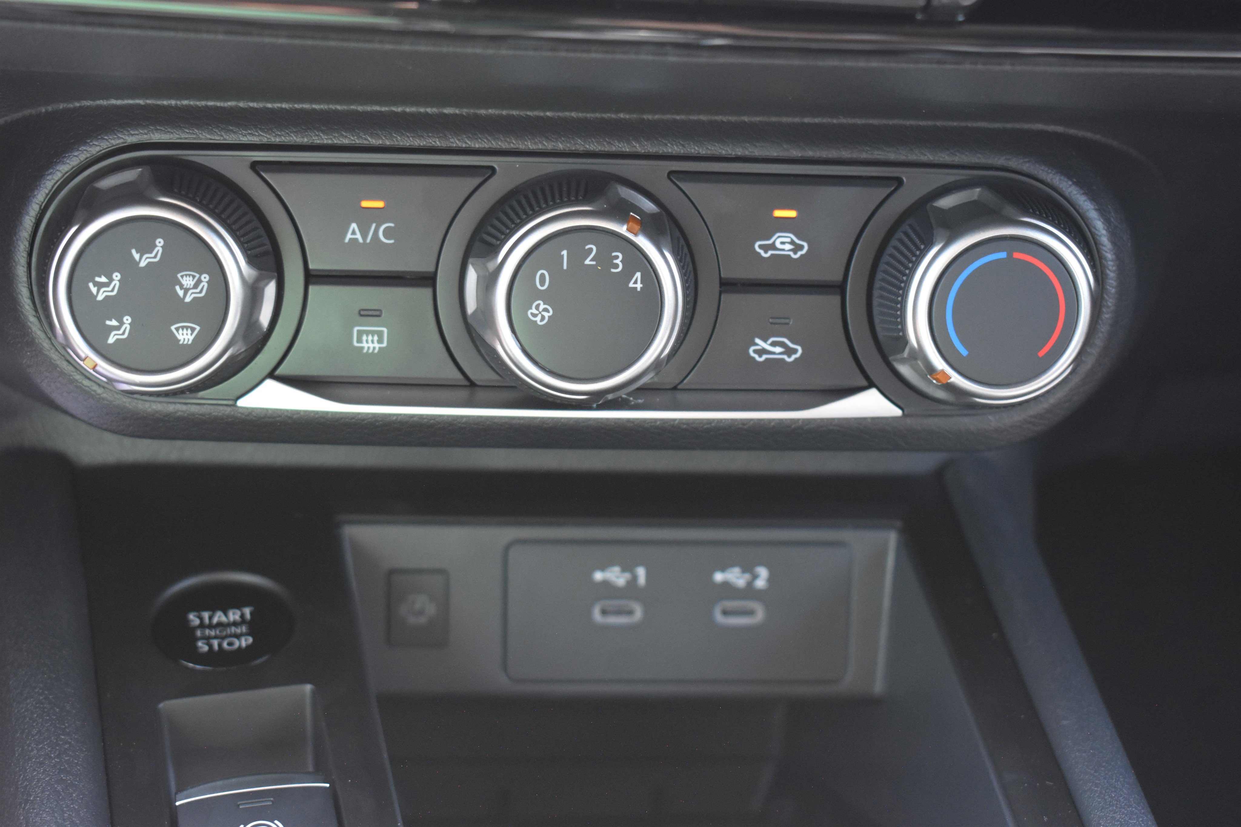 2025 Nissan Kicks SV photo 15