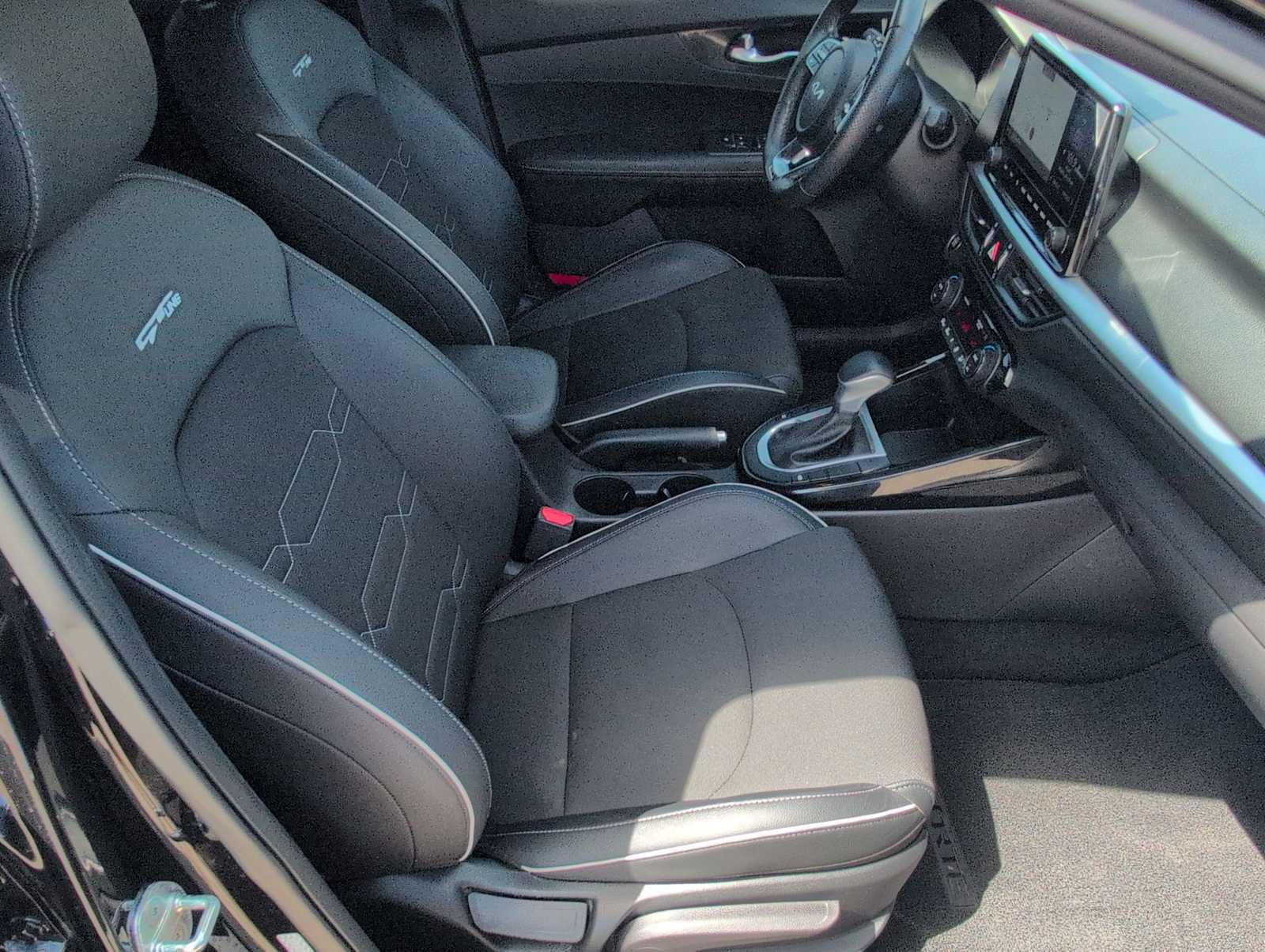 2022 Kia Forte GT-Line photo 26