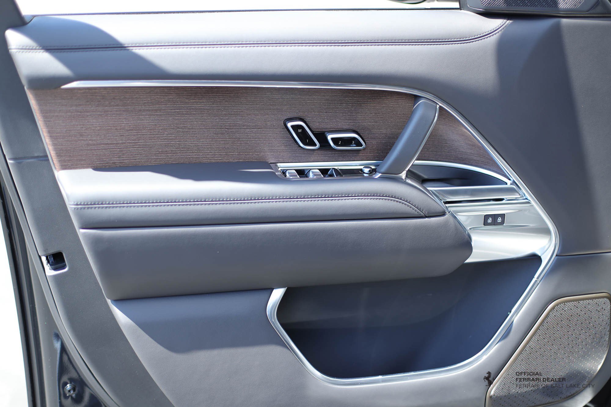 2025 Land Rover Range Rover Autobiography photo 11