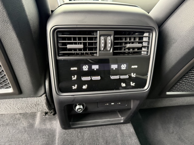 2025 Porsche Cayenne Base photo 22