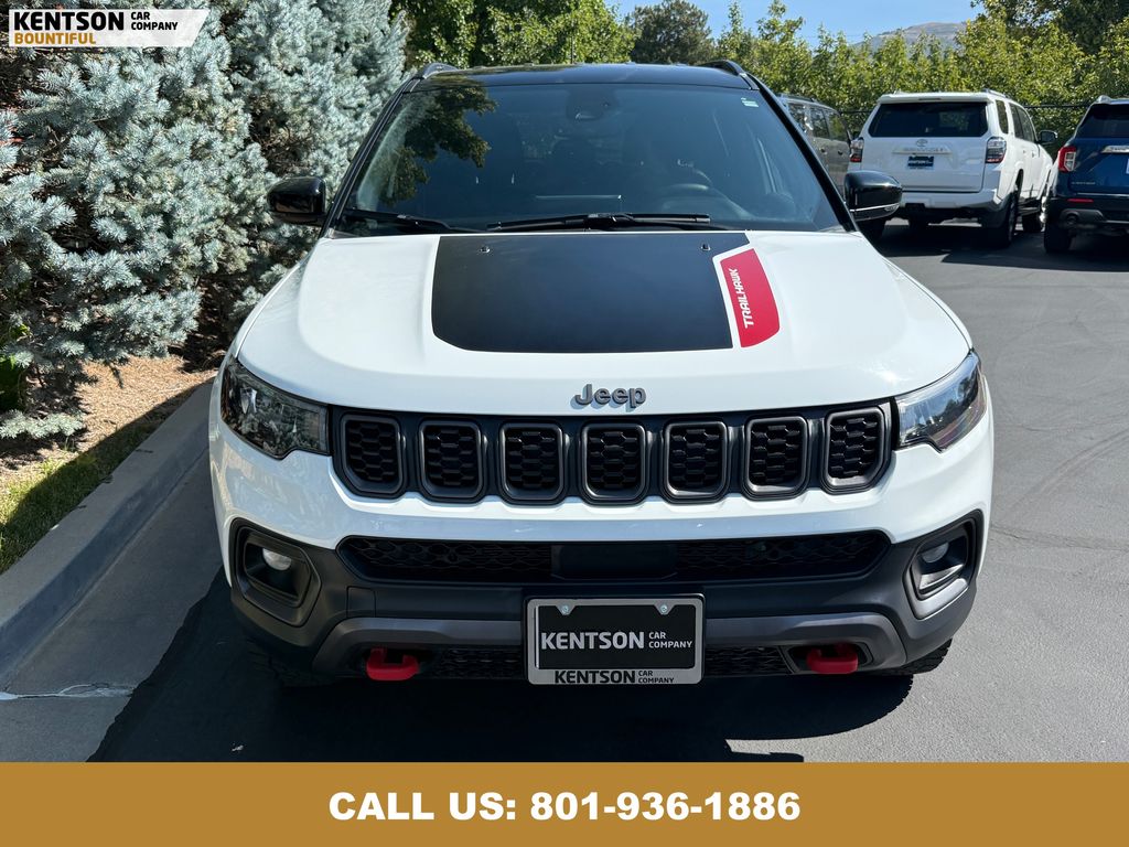 2024 Jeep Compass Trailhawk photo 2