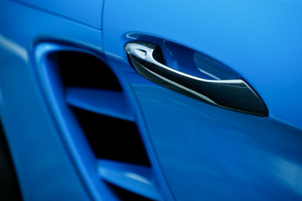 2025 Porsche Cayman photo 17