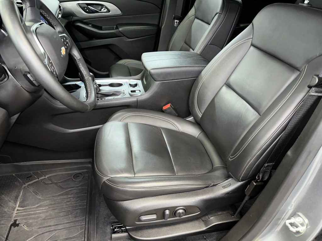 2023 Chevrolet Traverse Leather photo 2