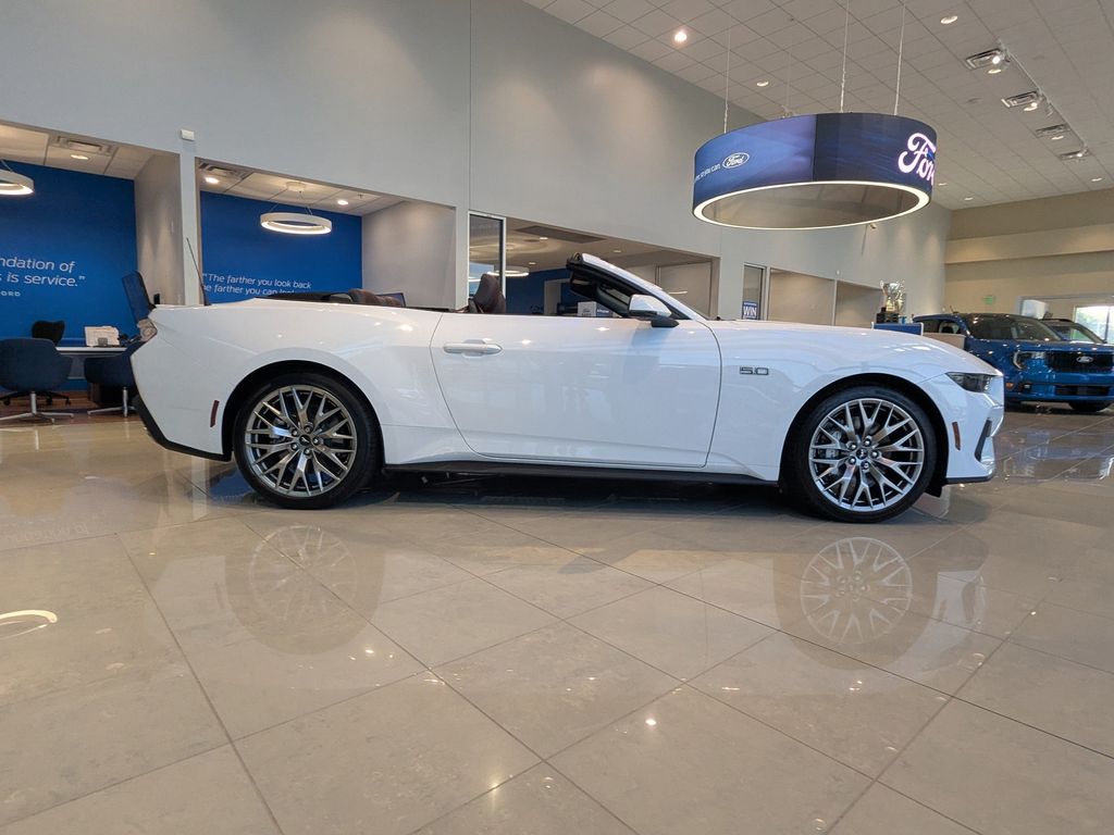 2025 Ford Mustang GT Premium Convertible photo 3
