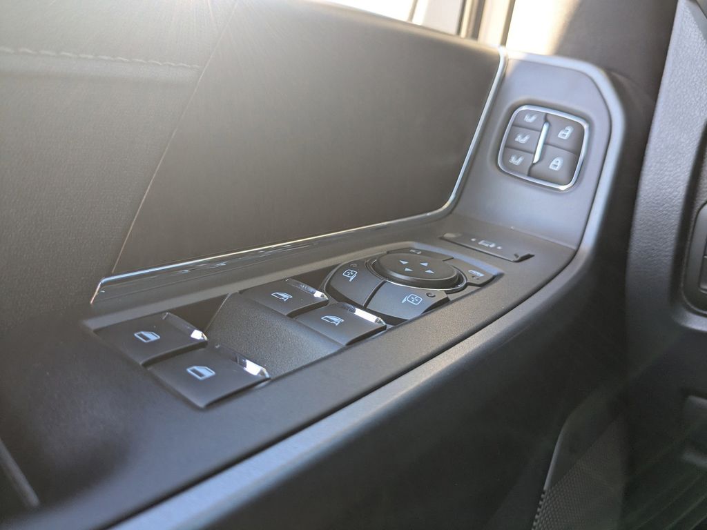 2025 Ford F-250 Lariat photo 25