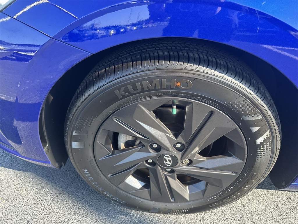 2022 Hyundai Elantra SEL photo 16