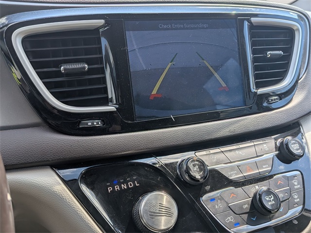 2017 Chrysler Pacifica Touring L photo 17