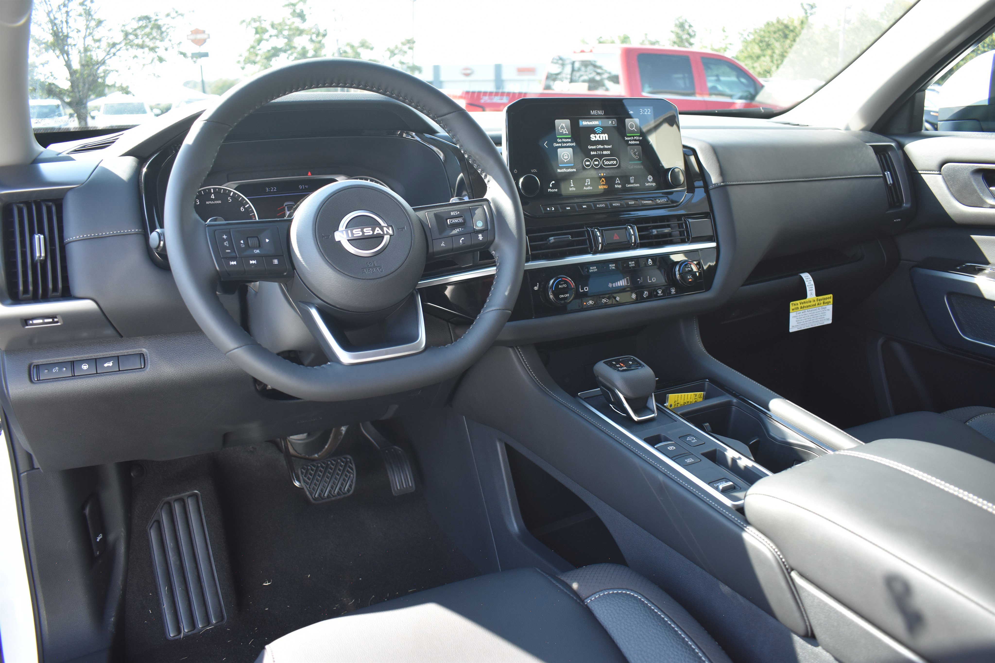 2025 Nissan Pathfinder SL photo 10