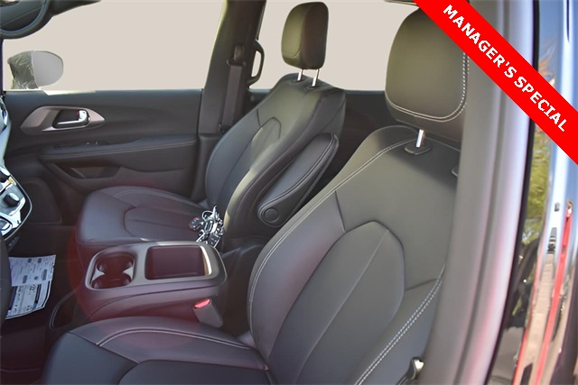 2025 Chrysler Pacifica photo 11