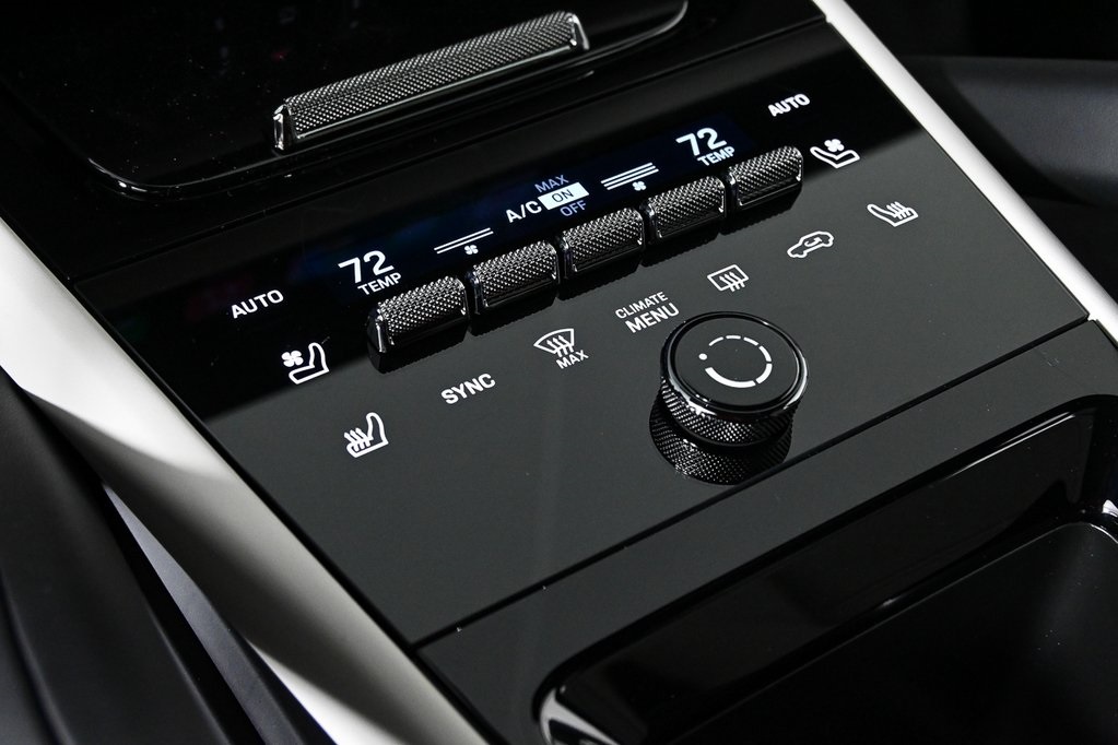 2025 Porsche Cayenne photo 16