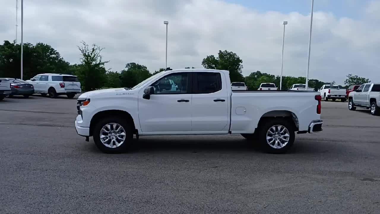 2025 Chevrolet Silverado 1500 Custom photo 2