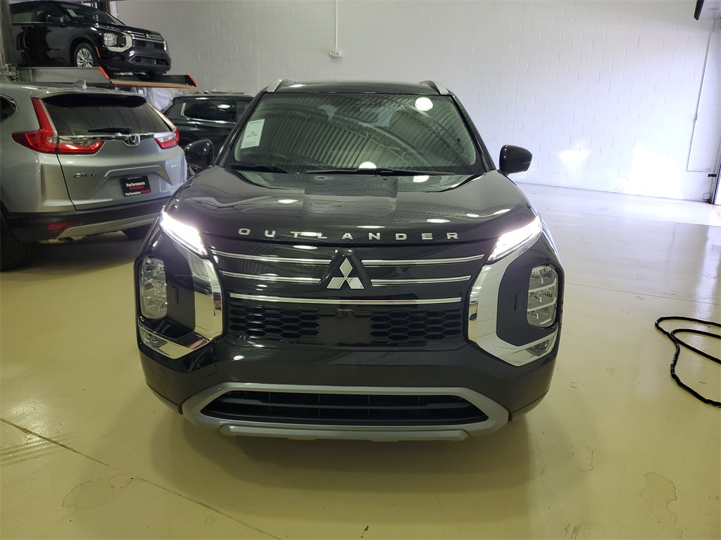 2025 Mitsubishi Outlander SEL photo 2
