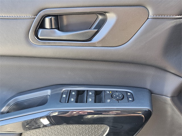 2025 Nissan Pathfinder SV photo 27