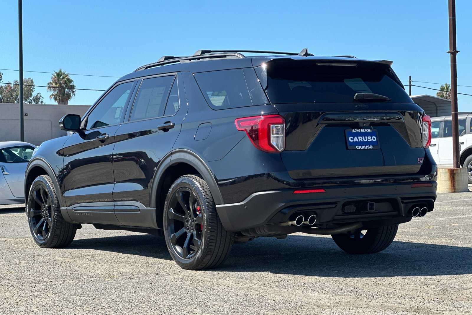 2021 Ford Explorer ST photo 4