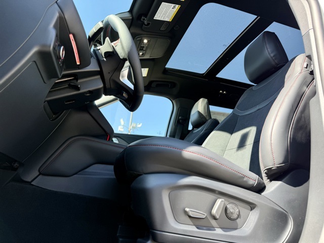 2025 Ford Explorer ST photo 15
