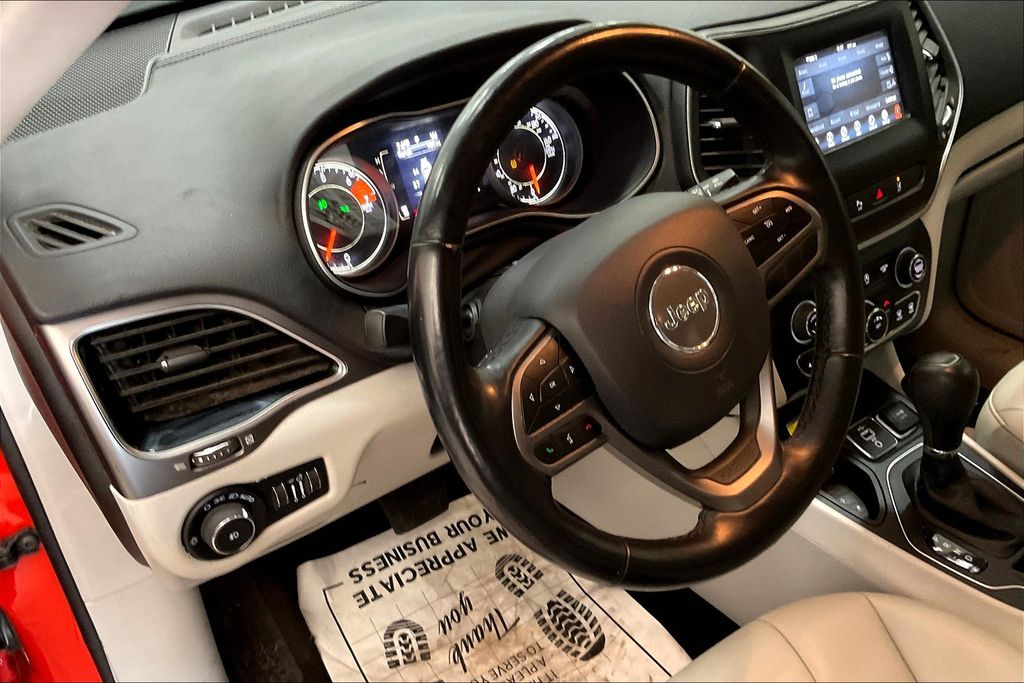 2021 Jeep Cherokee Latitude photo 12