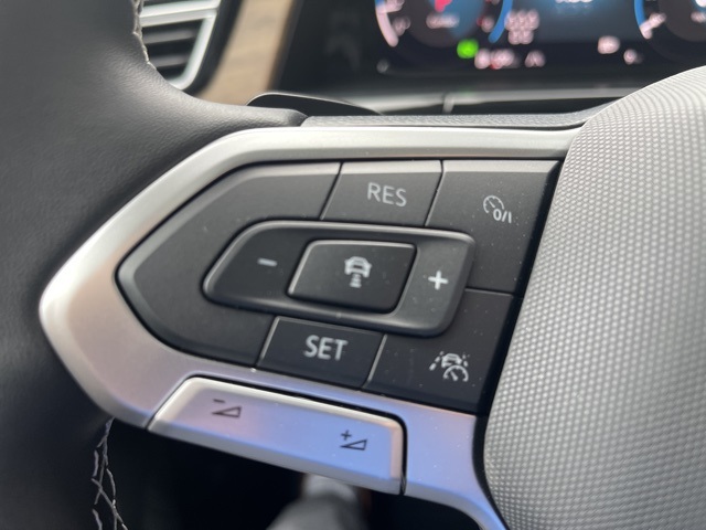 2025 Volkswagen Atlas SE Technology photo 24