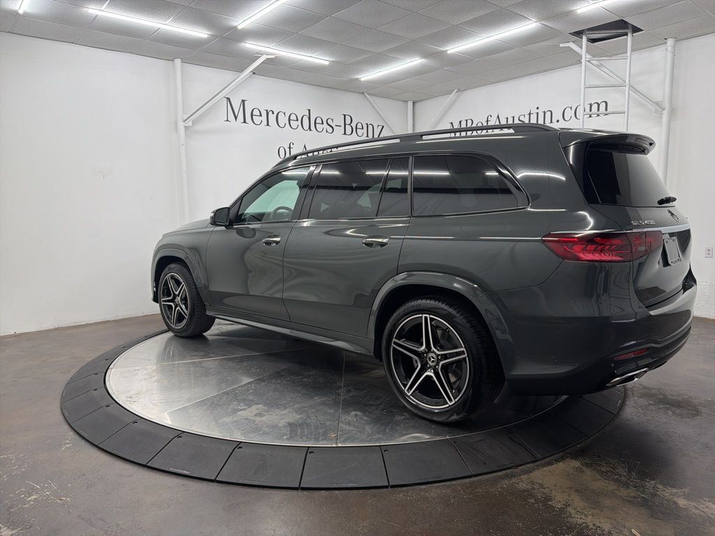2026 Mercedes Benz GLS 450 4MATIC photo 2