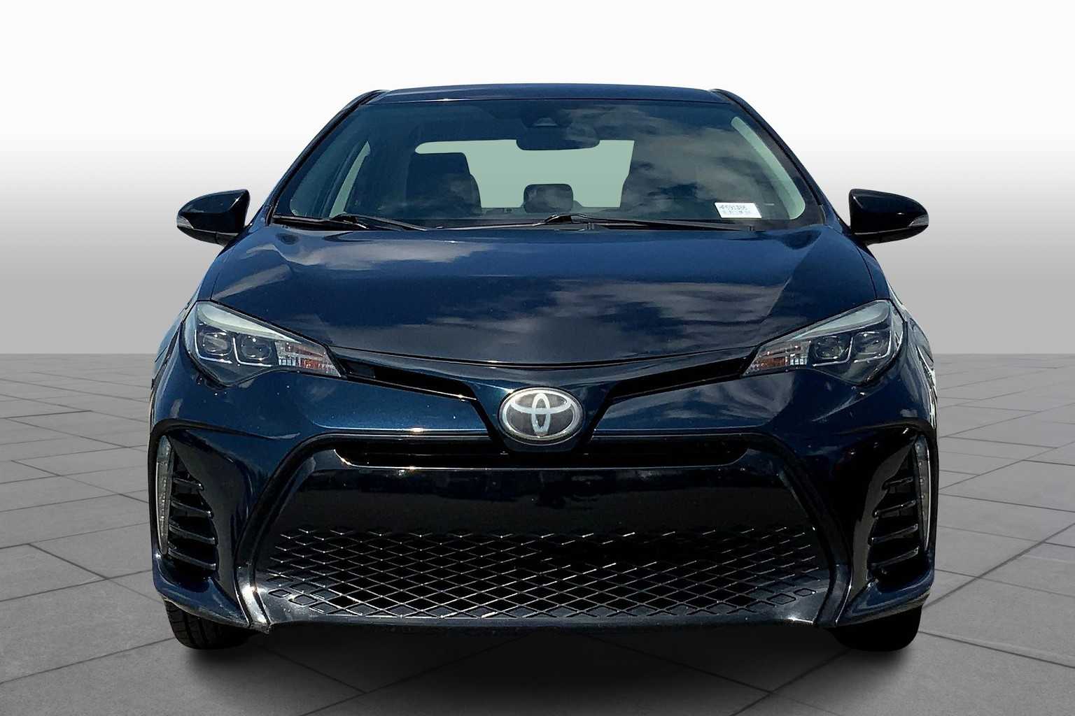 2017 Toyota Corolla SE photo 3