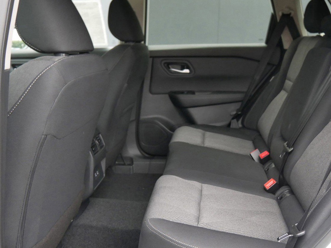 2026 Nissan Rogue SV photo 6