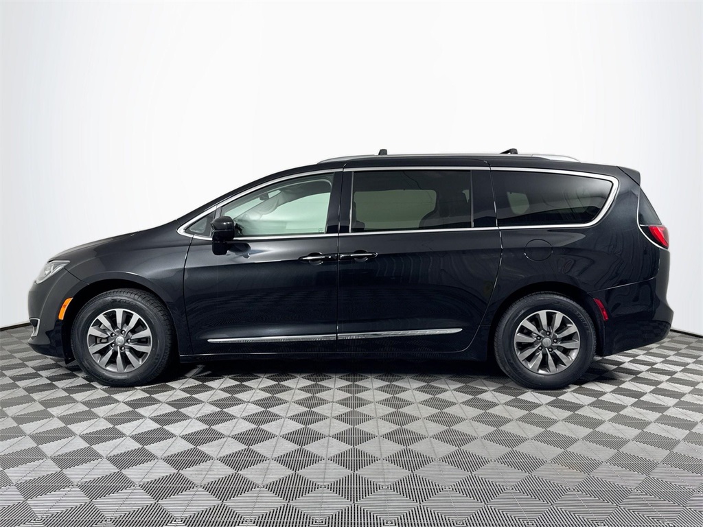 2019 Chrysler Pacifica Touring Plus photo 2