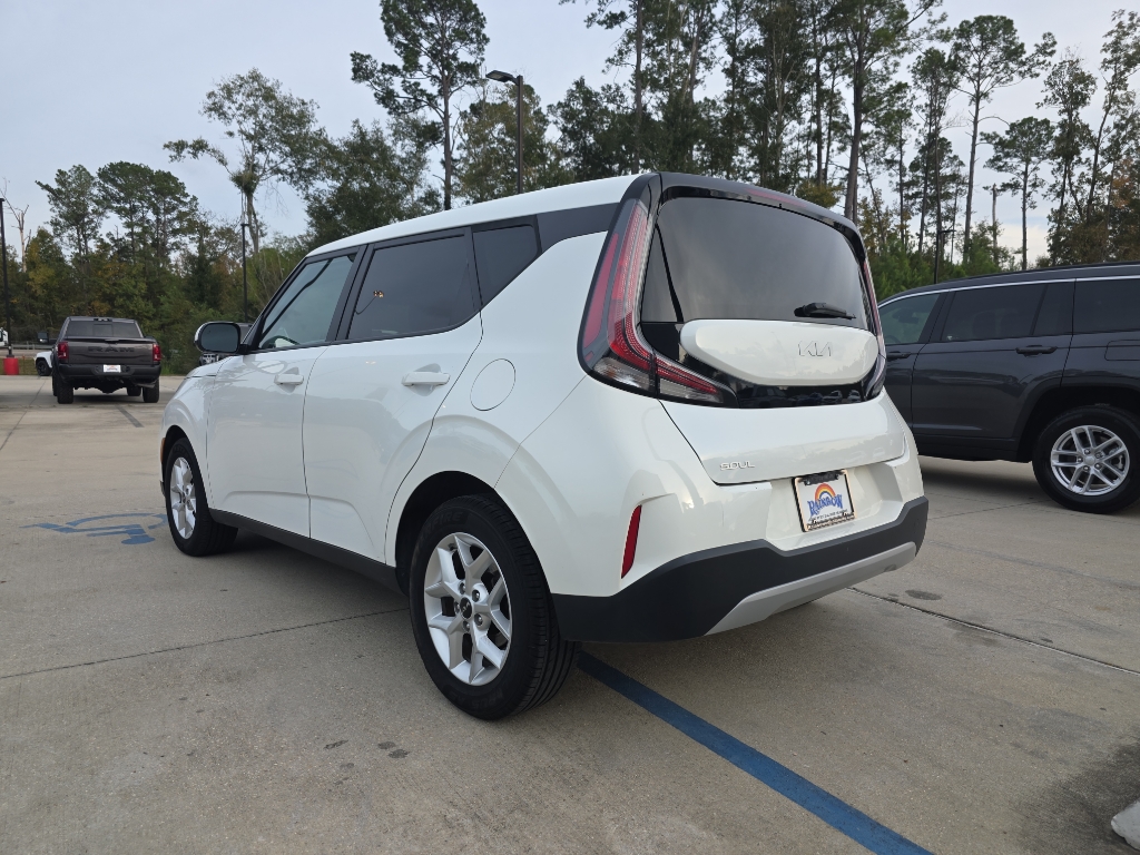 2024 Kia Soul LX photo 4