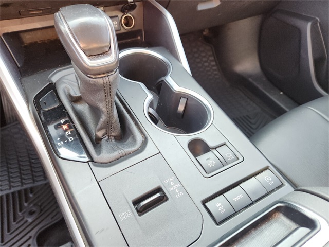 2021 Toyota Highlander XLE photo 25