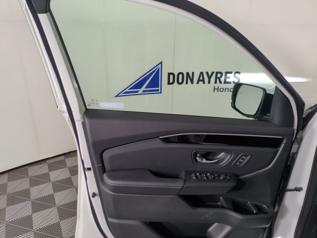 2025 Honda Pilot Touring photo 10