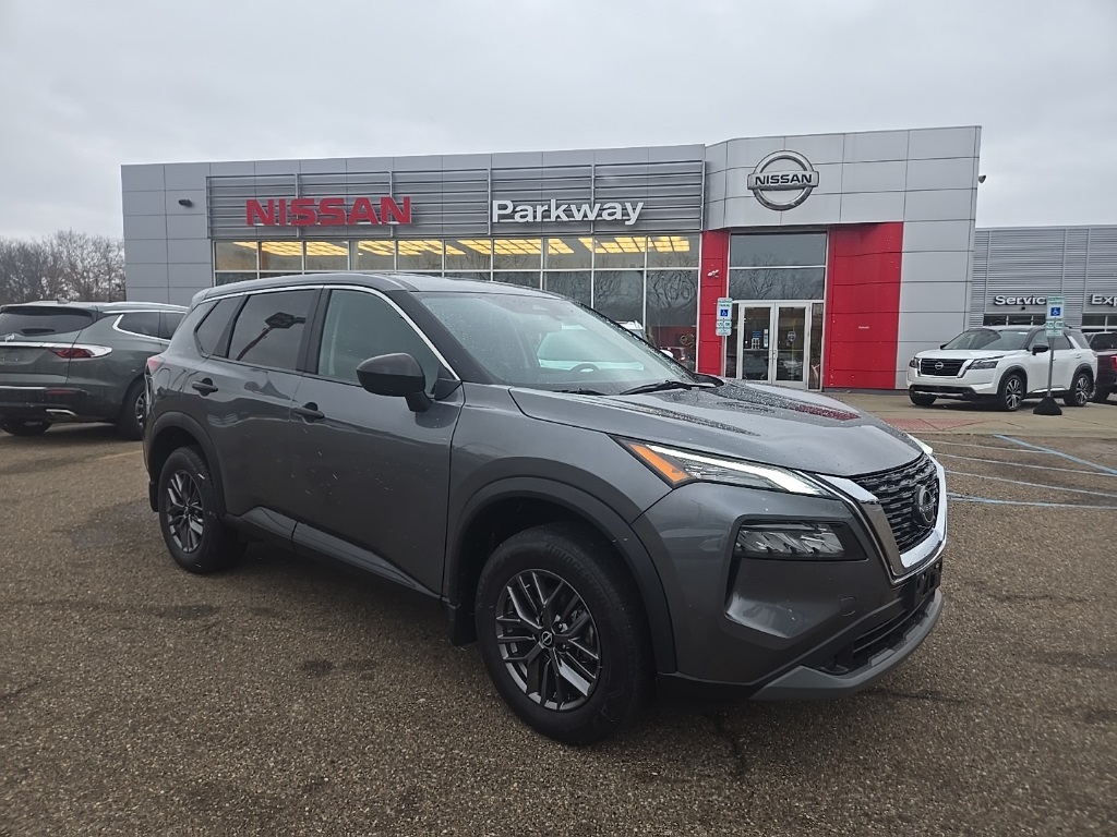 2023 Nissan Rogue S's photo