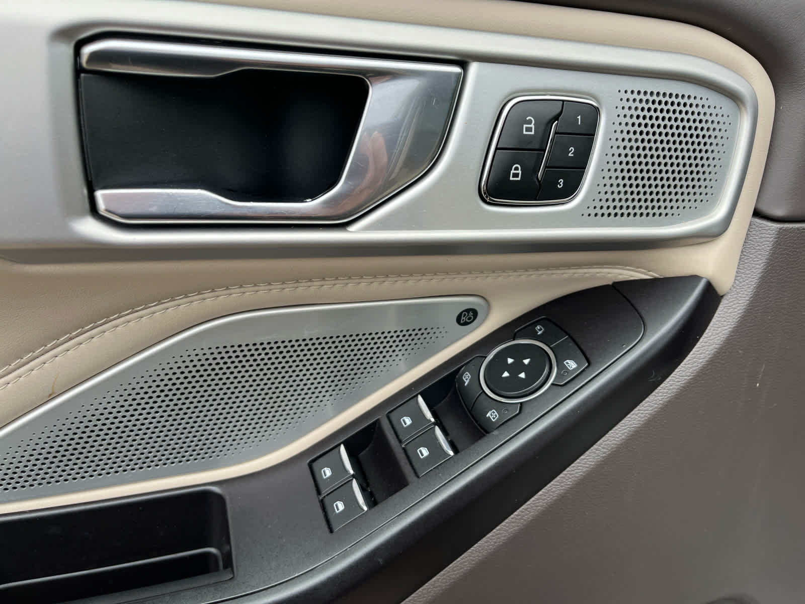 2020 Ford Explorer Platinum photo 16