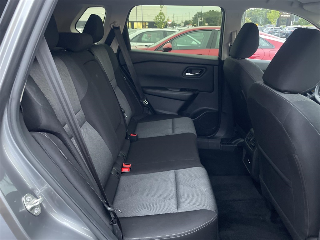 2024 Nissan Rogue SV photo 14