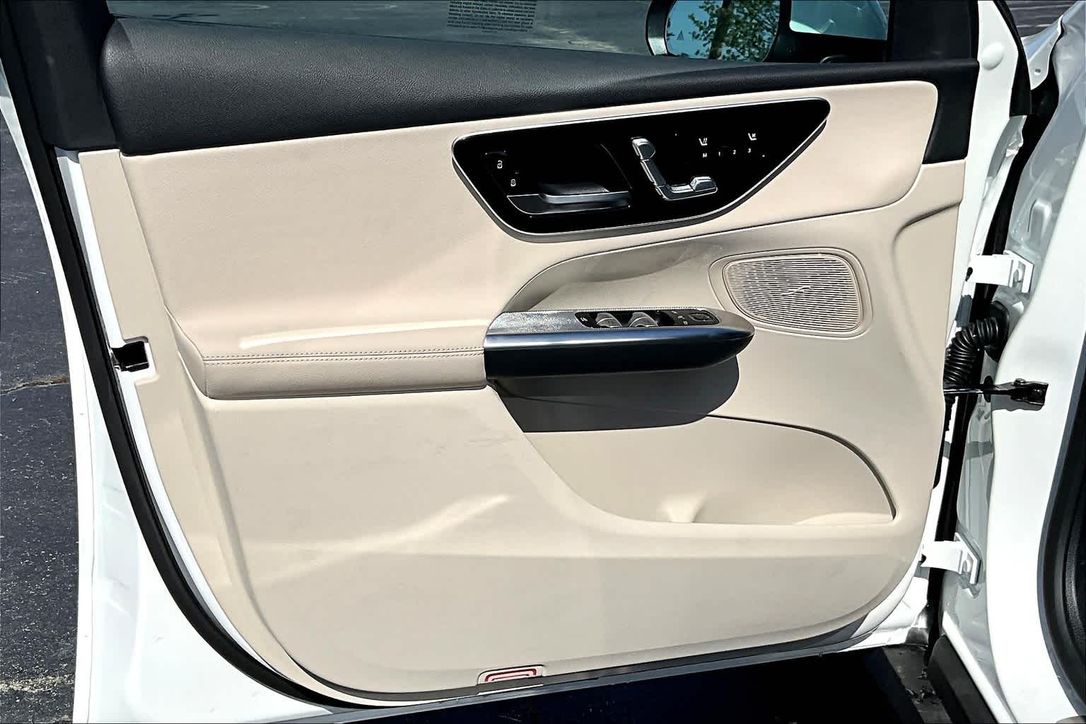 2025 Mercedes Benz GLC 300 photo 10