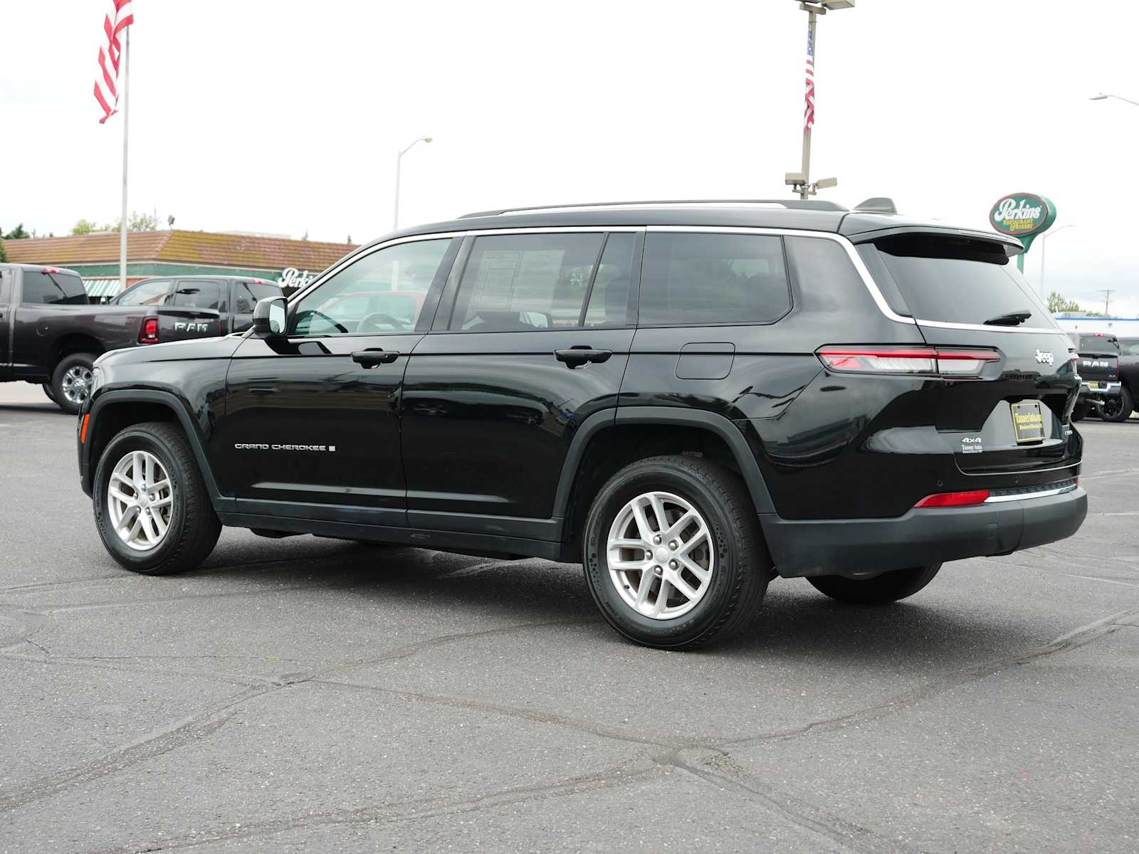 2023 Jeep Grand Cherokee Laredo photo 5