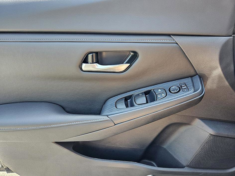 2025 Nissan Sentra SV photo 27