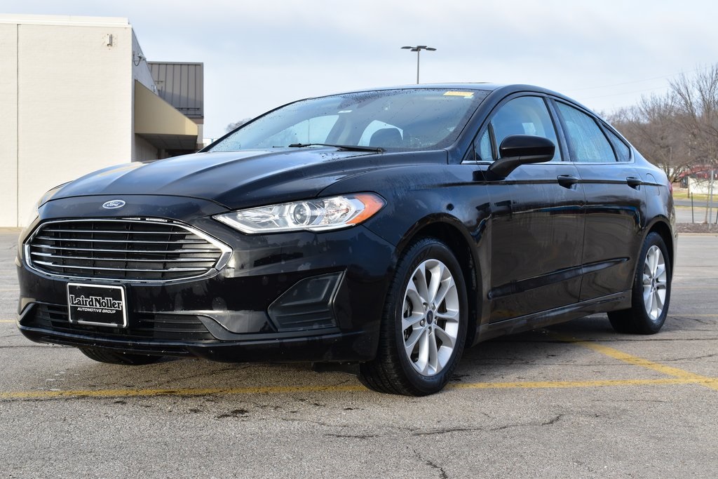 2020 Ford Fusion SE's photo