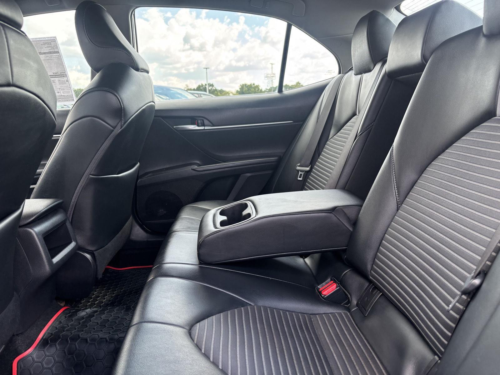 2021 Toyota Camry SE photo 16