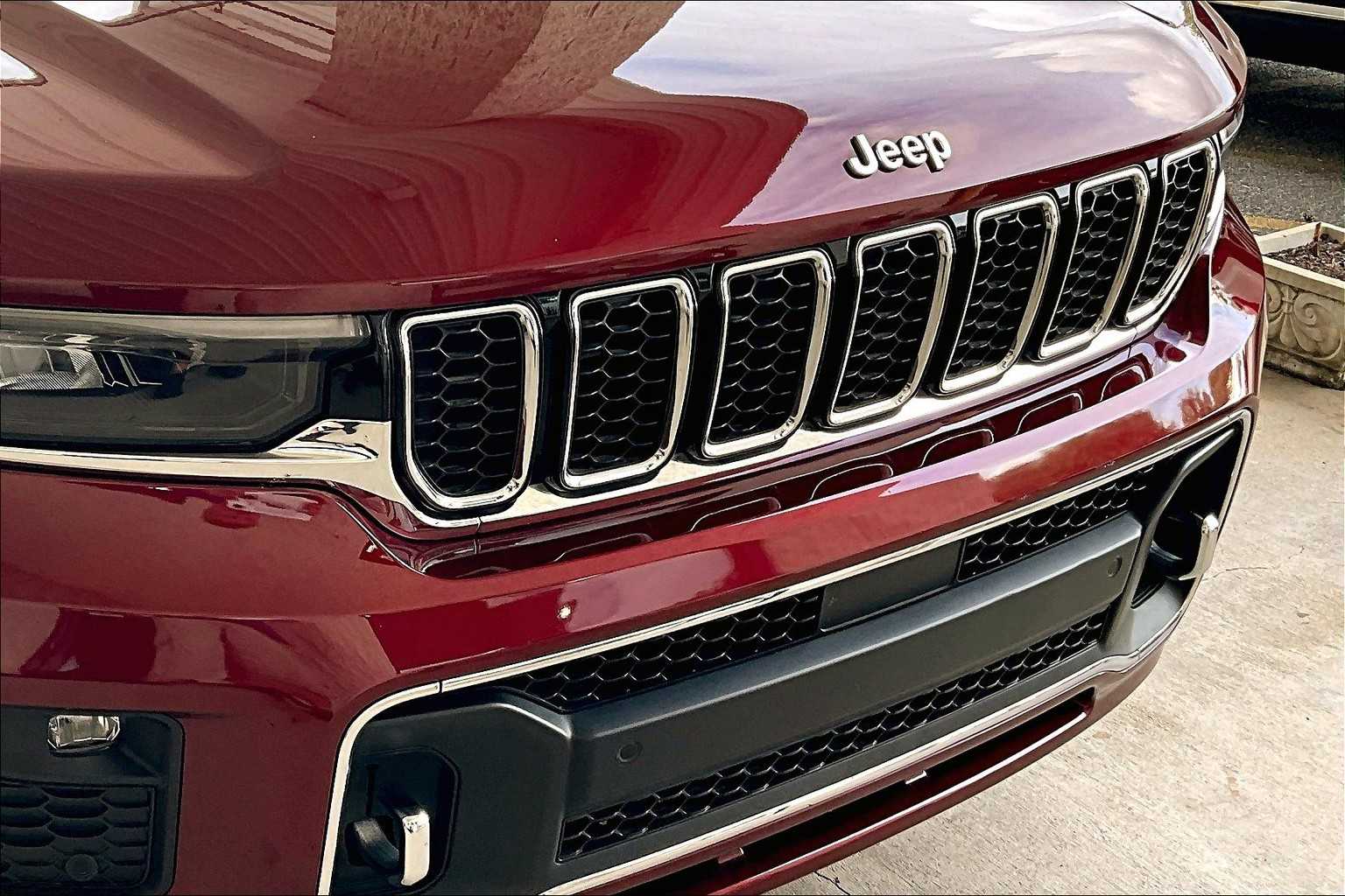 2023 Jeep Grand Cherokee Overland photo 28
